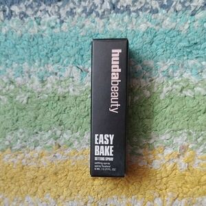 HUDA BEAUTY Easy Bake Setting Spray in Black